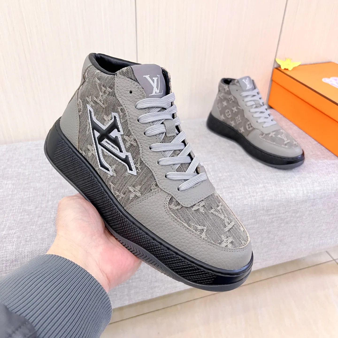Men's shoes💰 460💰[LV]🔥Louis Vuitton, high-end men's shoes brand, official website 1:1 latest masterpiece: the upper is made of Italian imported first-layer cowhide with a comfortable and breathable lining➕original non-slip and wear-resistant outsole🔥, making walking more convenient and comfortable! An exclusive new model, a stunning work, a beautiful 1:1 replica [color] compared to the official quality! Create a fashionable personality to set off your uniqueness! A must-have for trendy men! Classic🔥Size: 38-44 Color: 🔥Multiple colors available🔥